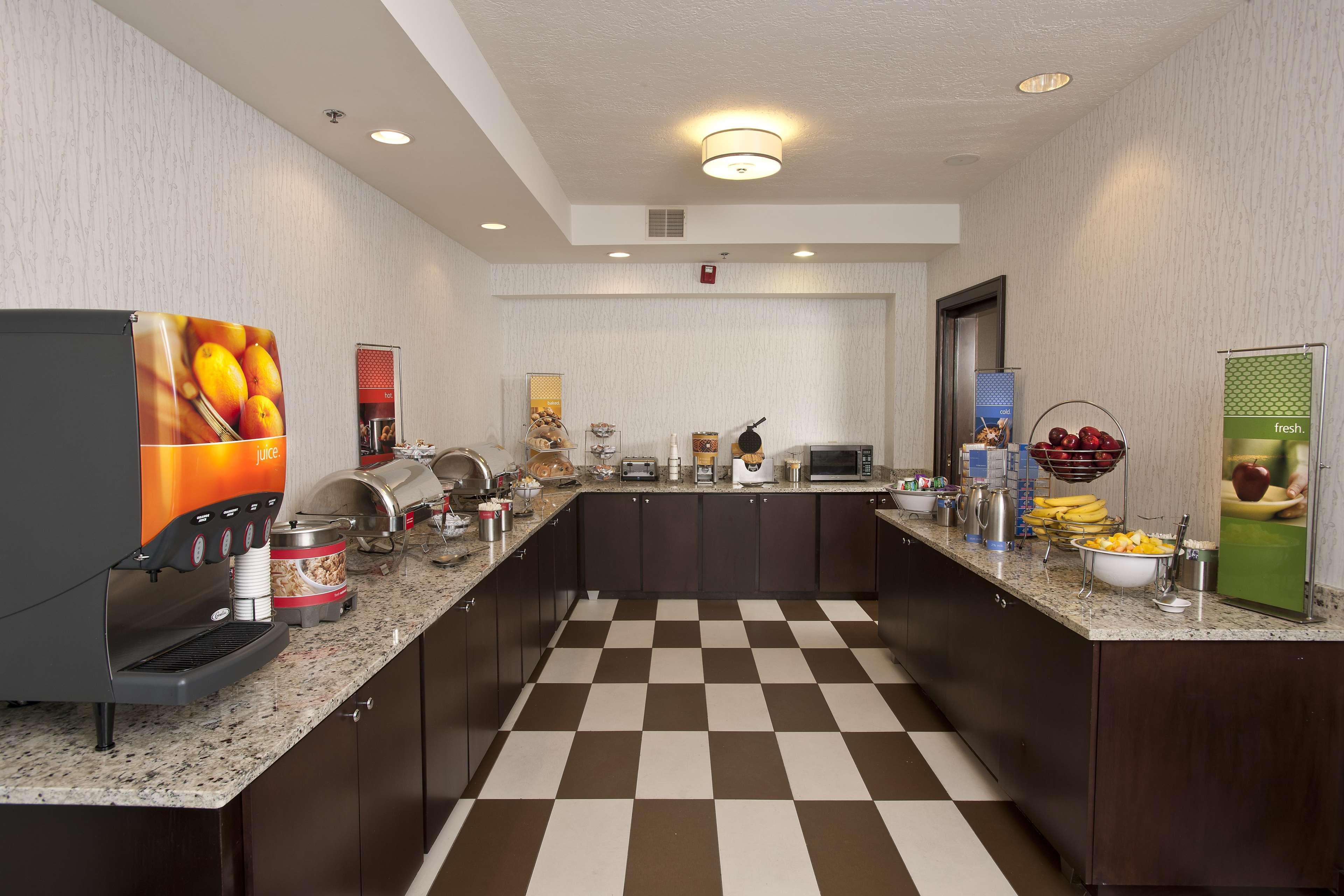 Hampton Inn By Hilton Concord/Bow Экстерьер фото
